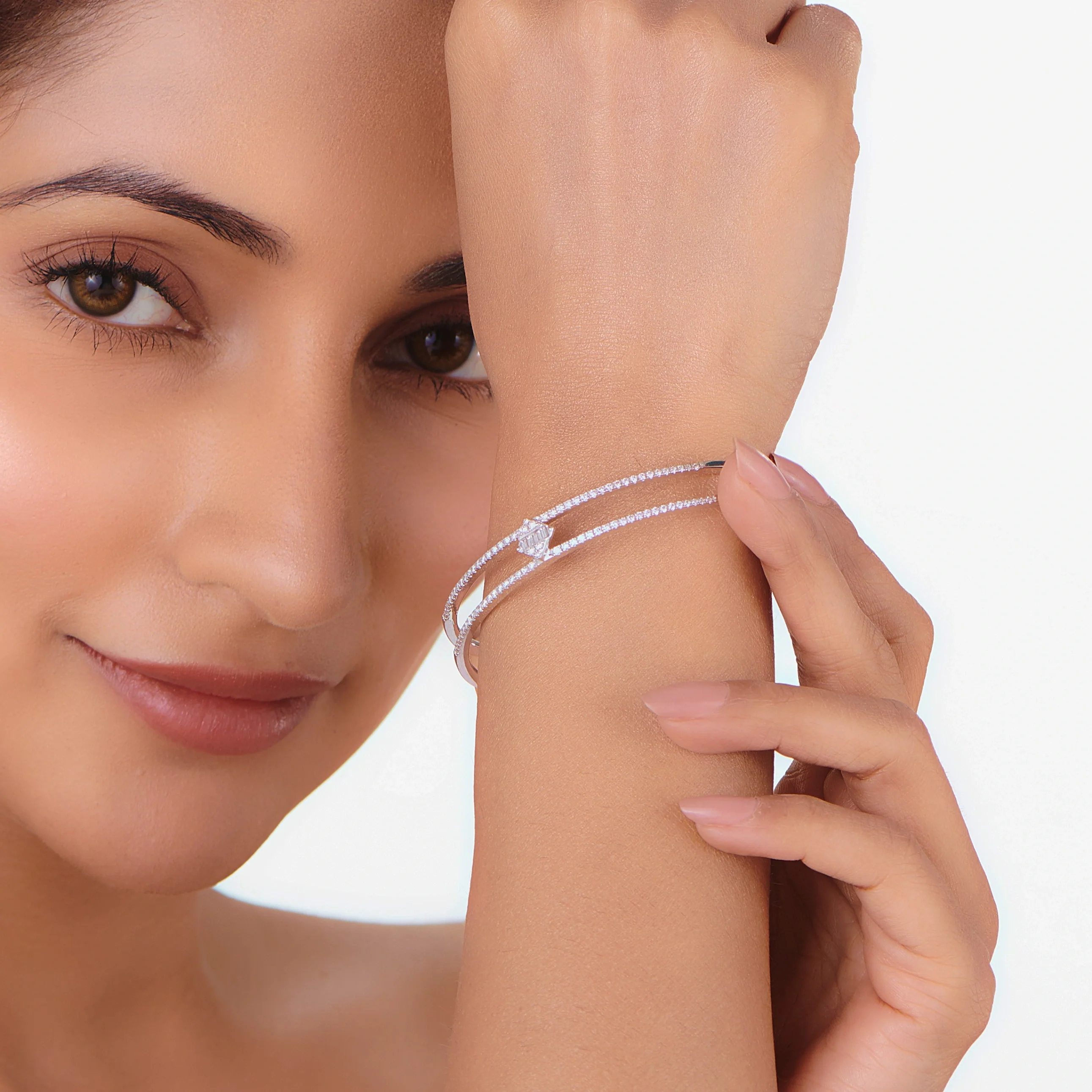 Enchante Clover Streamline Bracelet - Image 2