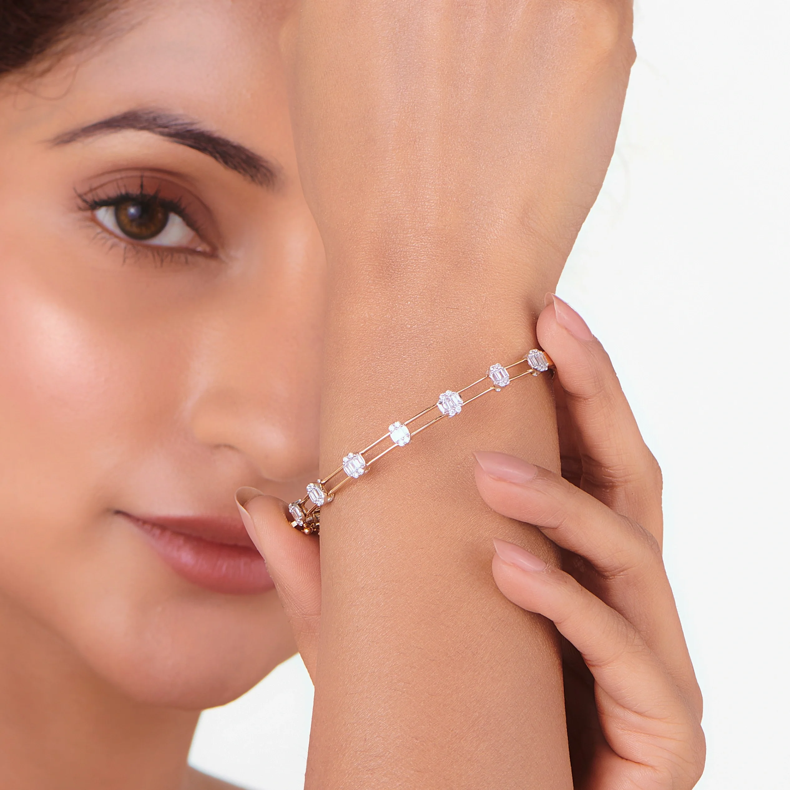 Enchante Minimalist Cluster Track Bracelet - Image 2