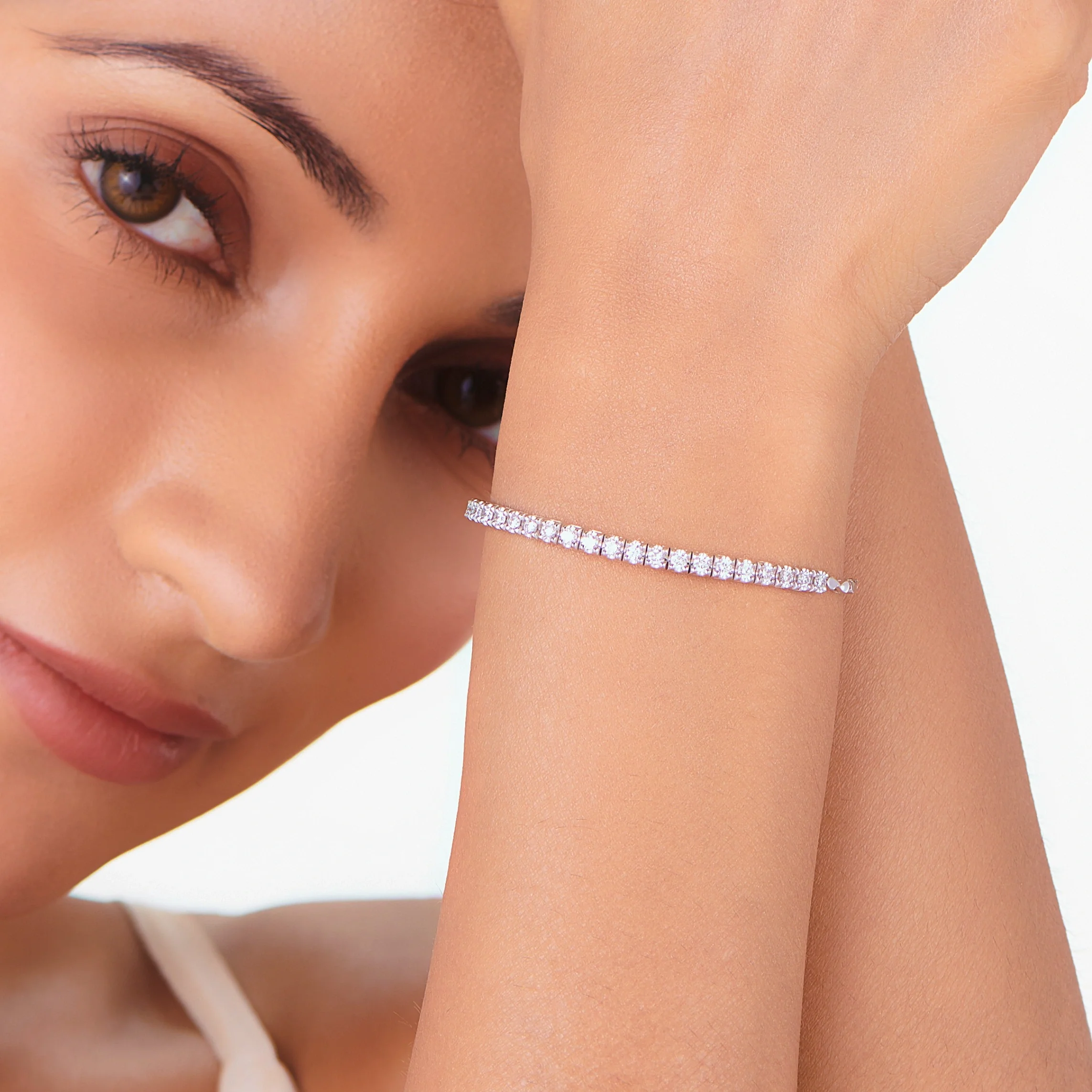 Solitaire Arctic Gleam Bracelet - Image 2