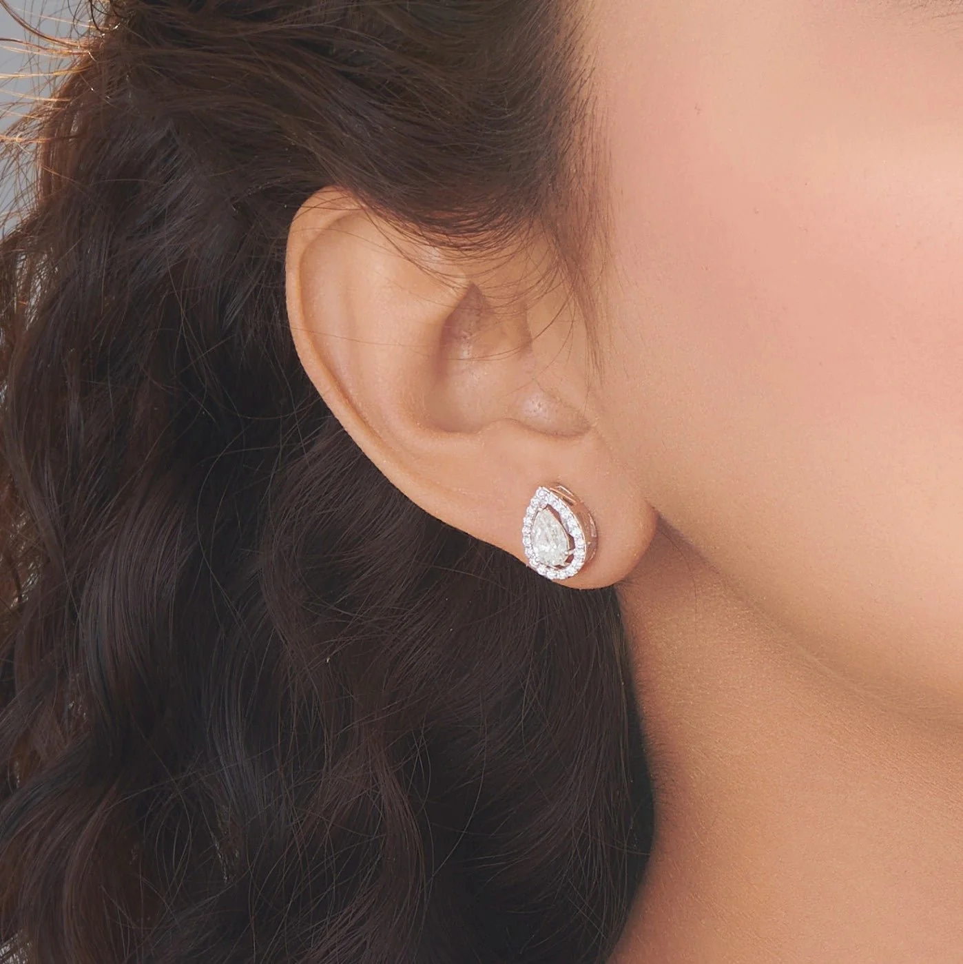 Solitaire Shimmering Dewlight Studs - Image 4